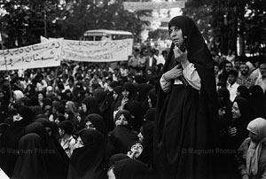 نقش زنان در انقلاب ایران از آغاز تا به امروز