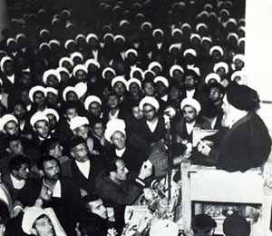 اعتراض امام خمینی ره بر علیه پذیرش کاپیتولاسیون