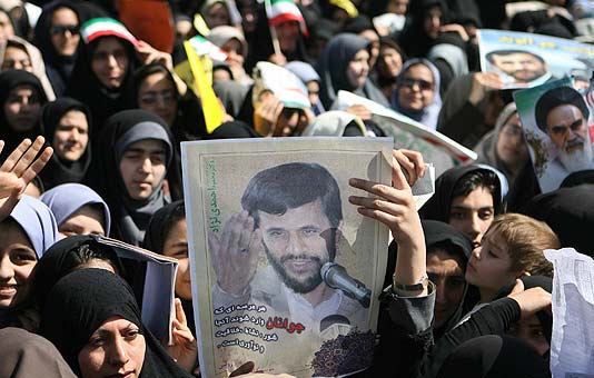 جامعه آرمانی در اندیشه سیاسی احمدی نژاد