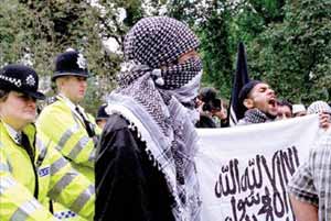 شكاف دولت انگلیس و مسلمانان عمیق تر می شود