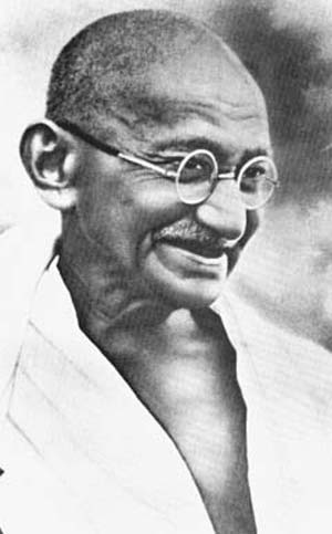 گاندی هند باید راه زیستن بیاموزد