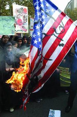 امام خمینی و اصول سه گانه مبارزه با استکبار جهانی