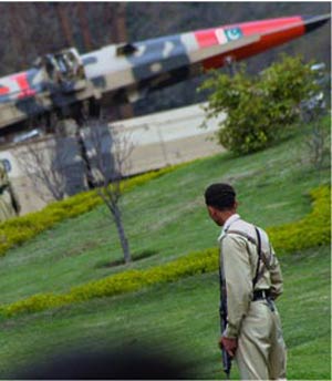تیم حفاظت از زرادخانه هسته ای پاکستان در حالت آماده باش