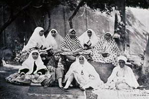 زنان قاجار و لباس اندرونی و بیرونی