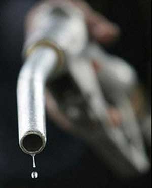اجرای طرح سهمیه بندی بنزین به صورت تك نرخی فرصت یا تهدید