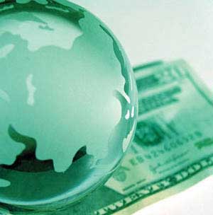 دلار, اقتصاد جهانی و هزینه برخی تصمیم ها