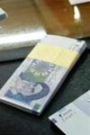 تخمین حجم دلارهای در گردش و اندازه گیری درجه جانشینی پول در ایران