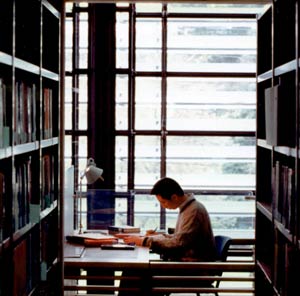 بررسی زیرساخت خدمات کتابخانه ای آموزش از راه دور دانشگاه پیام نور در پیوند با ساختار آموزشی آن