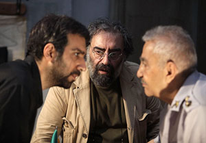 چرا فیلم های به ظاهر متضاد در سینمای ایران می فروشند