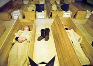 عجیب ترین آیین های کفن ودفن در دنیا