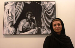 عکاسی زن ایرانی وسط میدان جنگ