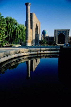 آرمان گرایی در معماری تزیینی ایران