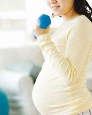 ورزش در دوران بارداری مفید است یا خطرناک