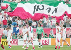زمان زیادی طول می کشد تا مردم ایران با تیم ملی خود آشتی کنند