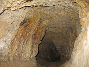 سفر به اعماق تاریخ در غار نیاسر
