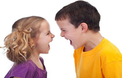 چرا خواهر و برادرها با هم دعوا می کنند