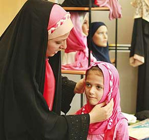 آشنایی با مفهوم حجاب از ۴ سالگی
