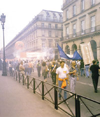 پاریس شهر حاشیه نشینان معترض