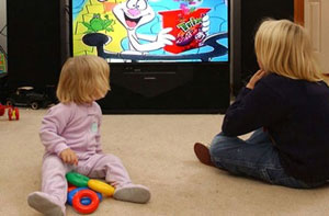 آیا کودکان نباید تلویزیون تماشا کنند