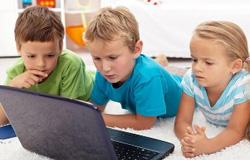چگونه در فضاهای اینترنتی از کودک مان محافظت کنیم