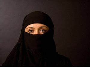 حجاب مایه ی کمال زن مسلمان مایه ی نزدیک به خدا