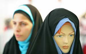 وجوب پوشش سر و گردن زن مسلمان