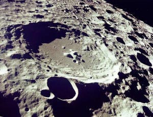 ماه, فسیلی بزرگ در فضا