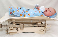 راهنمای وزن گیری نوزاد در ۶ ماه اول تولد