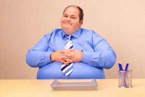 من یک شغل پشت میزی دارم و آن باعث چاقی من شده است