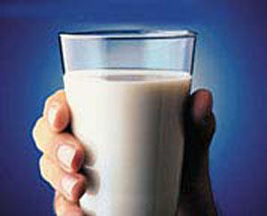 چرا شیر پاستوریزه از شیر فله ای بهتر است