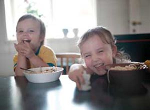 والدین و عادات غذایی غلط در کودکان پیش دبستانی