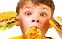 چگونه بچه ها را از خوردن فست فود منصرف کنیم