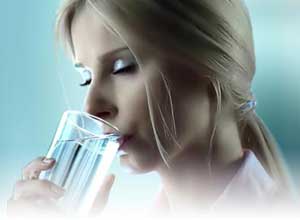 نوشیدن آب برای حفظ سلامتی ضروری است