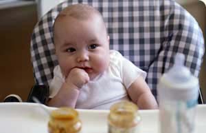 تغذیه کودک در شش ماه اول زندگی