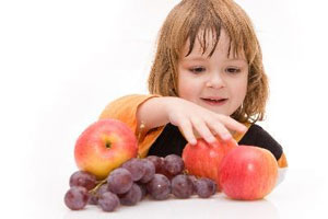 چگونه بچه ها را میوه خور کنیم