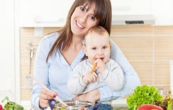 ۱۰ خوراکی مغذی برای زنانی که به تازگی مادر شده اند