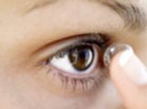 مخاطرات استفاده از لنزهای تماسی در محل کار