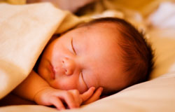 راه های خوابیدن نوزاد در شب