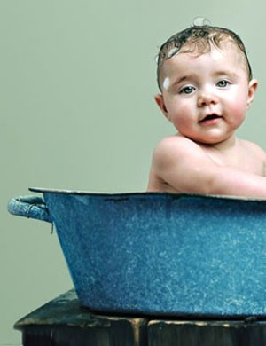 چگونه نوزاد خود را حمام کنیم