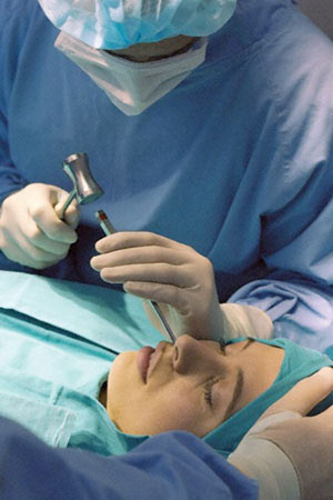 عوارض یک جراحی زیبایی