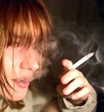 نگاهی به آثار سوء سیگار بر زنان