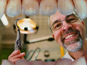 دندان پزشک کیست وچه کارهائی از دست وی برمی آید