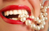 با این پودر جادویی دندان های تان را سفید و دهان تان را خوشبو کنید