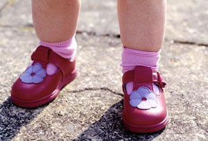 ۱۰ فرمان برای خرید کفش کودکان