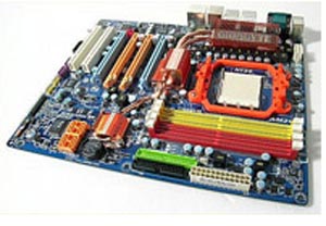 گیگابایت جدیدترین مادربردهای خود را بر پایه چیپ ست های سری AMD ۷۹۰FX معرفی کرد