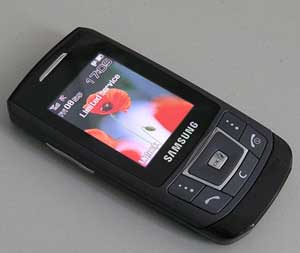 مروری بر Samsung D۹۰۰ باریکترین گوشی طرح کشویی دنیا