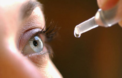 بایدها و نبایدهای استفاده از قطره چشم