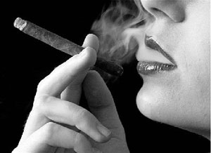 زنان سیگاری مرگ زودرس را پُک می‌زنند