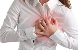 ۶ علامت حمله قلبی در زنان