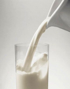 در غذایتان شیر بریزید